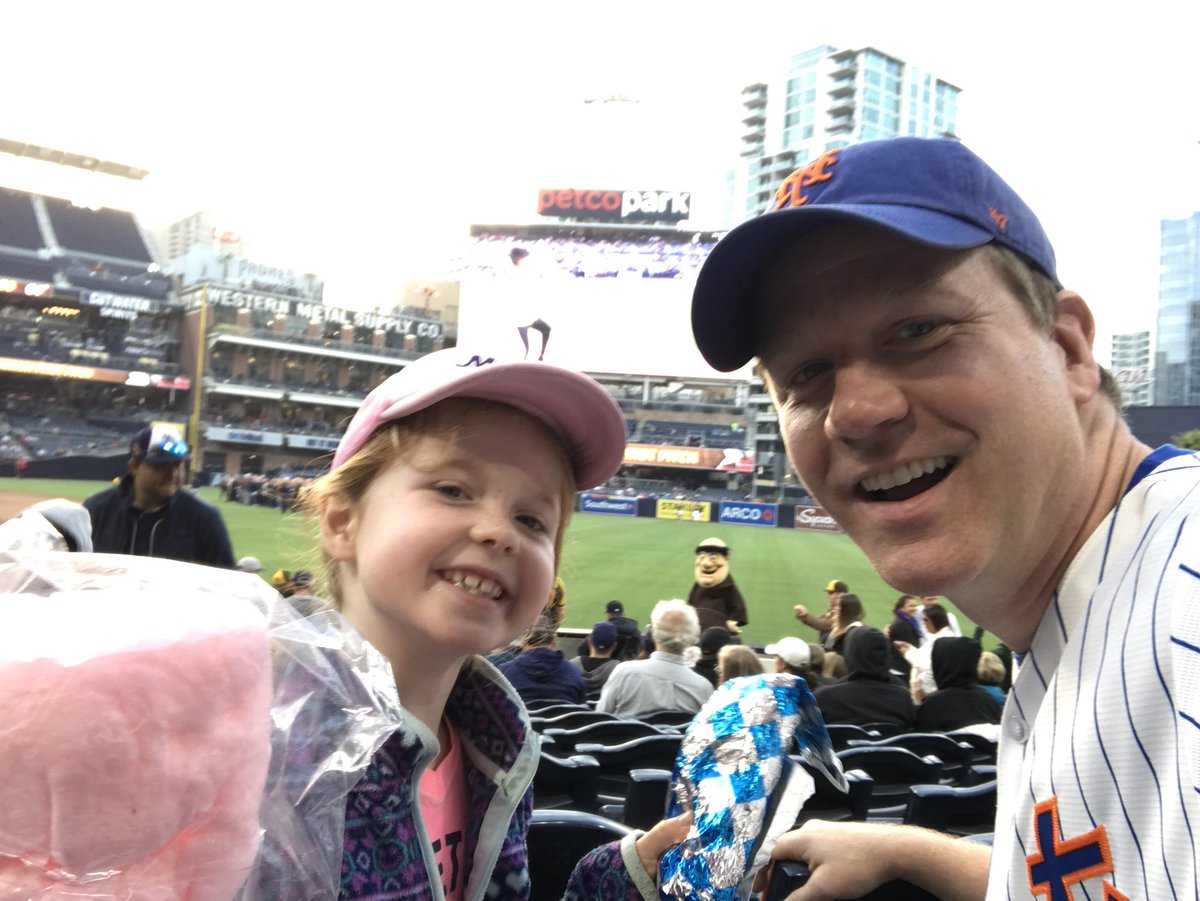 skitelinger's tweet photo. @SDinHD Little love for opposing fans. Her first Mets game!!! https://t.co/IPkfyyxXBw