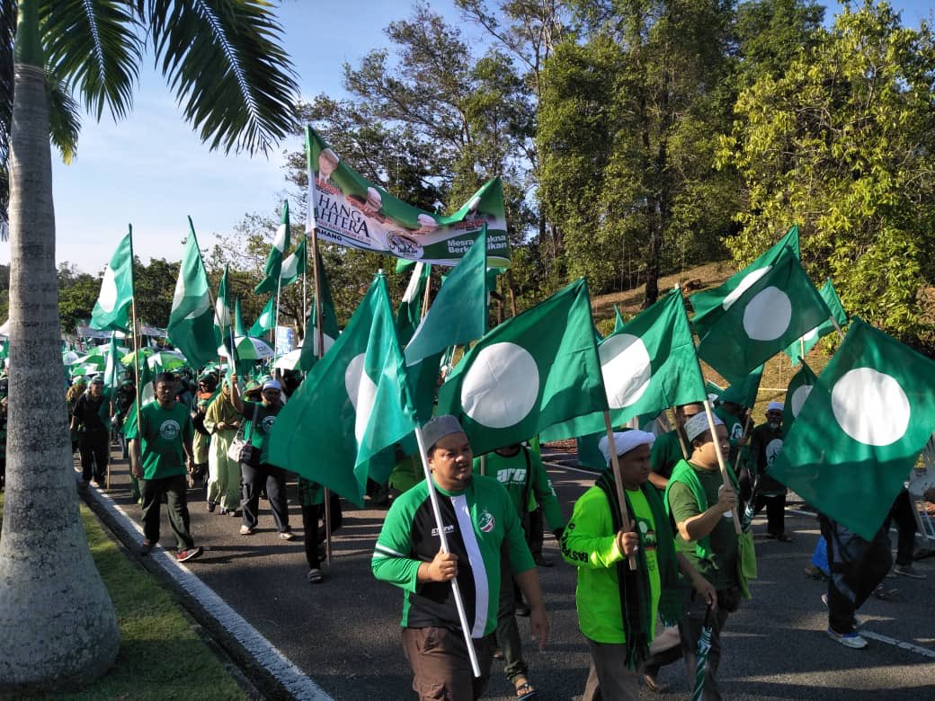 AdillaAzam's tweet photo. Ashraf Mustaqim dari #PPBM juga pertama kali bertanding di P84 #PayaBesar. #PAS pula mencalonkan Mohamad Azhar Mohd Noor. Pertembungan 3 penjuru.
#PayaBesar ada tiga DUN iaitu N17 Sungai Lembing N18 Lepar dan N19 Panching. #MalaysiaMemilih https://t.co/d13HDMZSsf