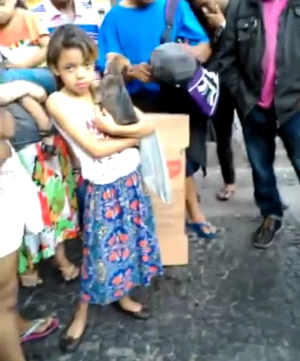 Quando a pessoa não tem assunto pra puxar, e solta:

- Faz o que da vida?

- Eu: