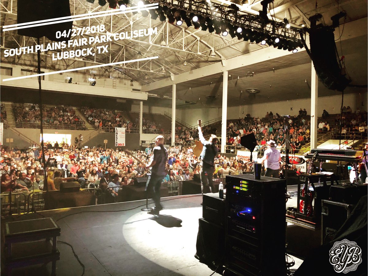EliYoungBand's tweet photo. We had a great time rocking Lubbock tonight with our buddies @GaryAllan and @PhilthyHamilton! #eliyoungband #garyallan #philhamilton https://t.co/6CH2nP98D1