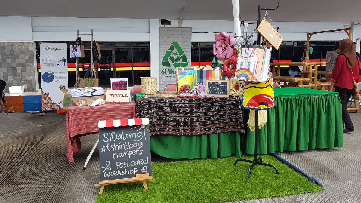 Selamat libur! Yuk Dalangers, buruan main ke booth SiDalang! Bisa lihat kapal Rainbow Warrior <a href="/GreenpeaceID/">Greenpeace Indonesia</a> lho 🌈