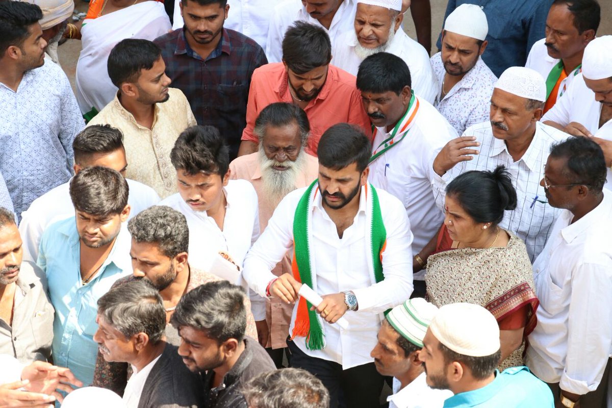 Our Candidate @manjunathansui met residents of #MahalakshmiLayout to bless and vote for him in upcoming #KarnatakaElections2018
#INC4Karnataka