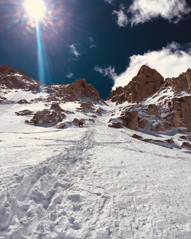 snowledge_co's tweet image. @JedKravitz starting up the #bootpack in the Eastern Sierras. 
@snowledge_co #snowledgeispowder
@praxisskis @spyoptics