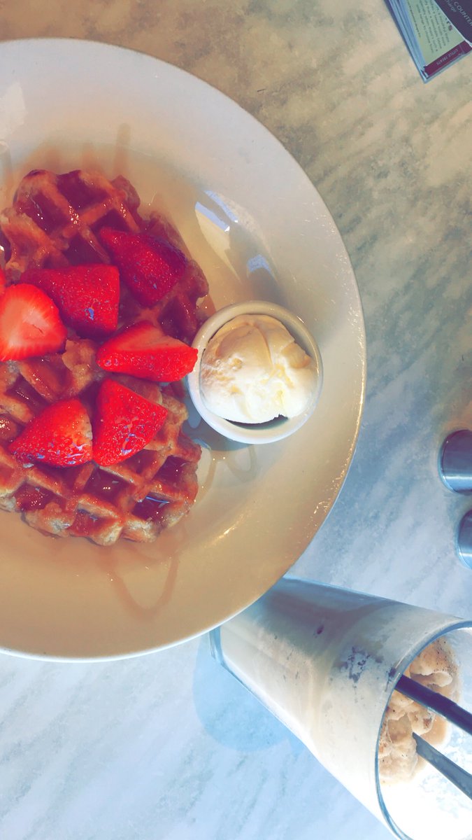 kate_crofskey's tweet photo. “Foooood “ #waffles #food #2018 https://t.co/LC185SoqUQ