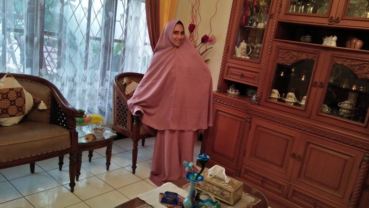 bu, ini mbak ovi lagi nggaya