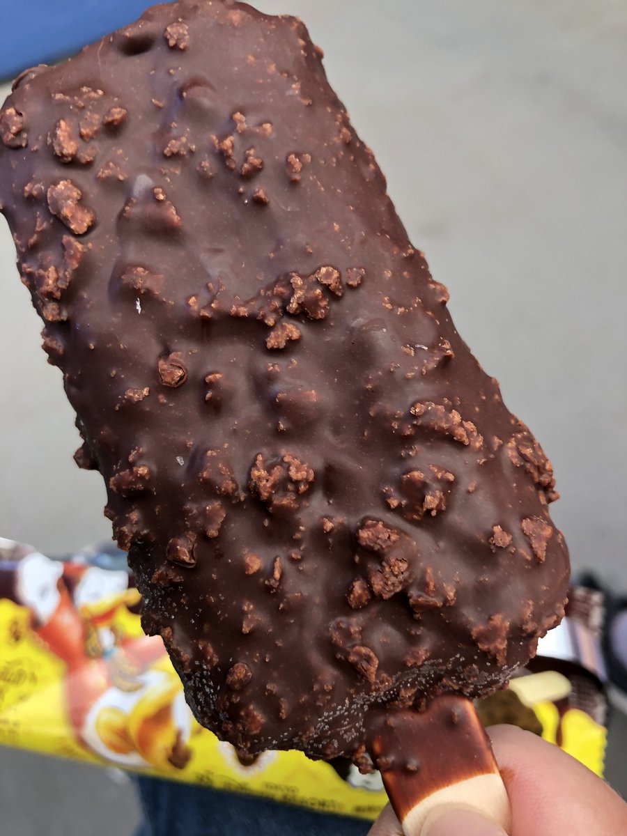 ミッキークッキーサンドアイス