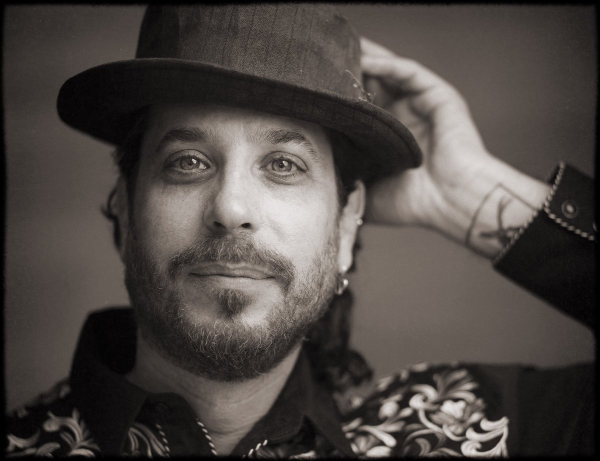 StandingOProj's tweet photo. The Song of the Week this week is with his beautifully introspective tune “Cries of Shadows”.
Listen now on https://t.co/OHPvC7XB6q and https://t.co/Nob4hYOzW6
#folkmusic #guitar #greatsongwriting #lyrics #storytelling #songcircle #inspiration #dannyschmidt #creativity https://t.co/V1fElQPCZg