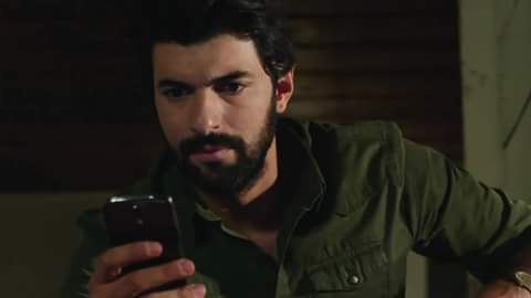 PatriAyrk's tweet photo. Me quedé con lo potro que está Ömer en el perfil de whatsapp 
OMAR ROCKY DEMIR  #KaraParaAsk https://t.co/vb78Kojddn