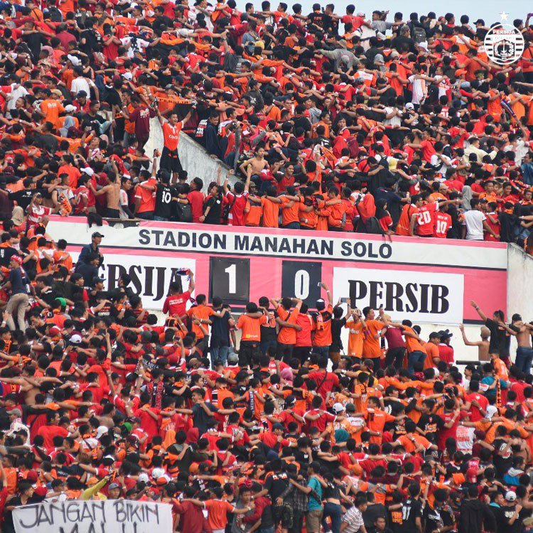 RESMI: Laga melawan Persib diundur menjadi tanggal 30 Juni 2018.

Keputusan dari PT. LIB ini, Persija harus menunda menjadi pemuncak klasemen dan The Jakmania menunda pestanya hari ini.

Tim langsung bersiap untuk melawan Perseru pada partai tandang 6 Mei.

Ayo, Fokus lagi Macan!