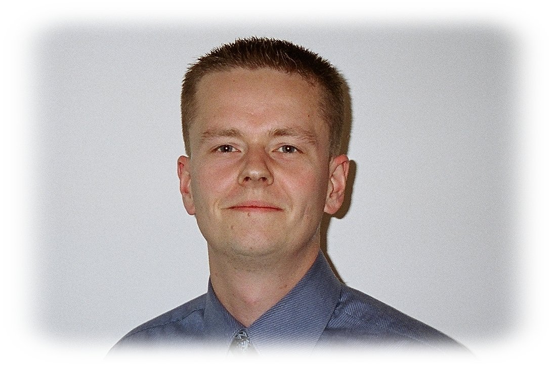 SteveClarkMedia's tweet image. #FirstHeadshotDay Late to the party, but this was circa 2005.  If I had one done today the poor photographer would say "We'll try to hide those chins in some soft shadows.."
