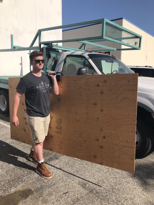 gorillagripper's tweet photo. The “advantage” gripper is our newest addition to our Gorilla Gripper line up. Light weight, durable, and easy to use. Guaranteed working load of 100lbs. #plywood #drywall #DIY #construction #MadeinAmeica #sheetmetal #panelcarrier #roofing https://t.co/hCtCYDWzwS