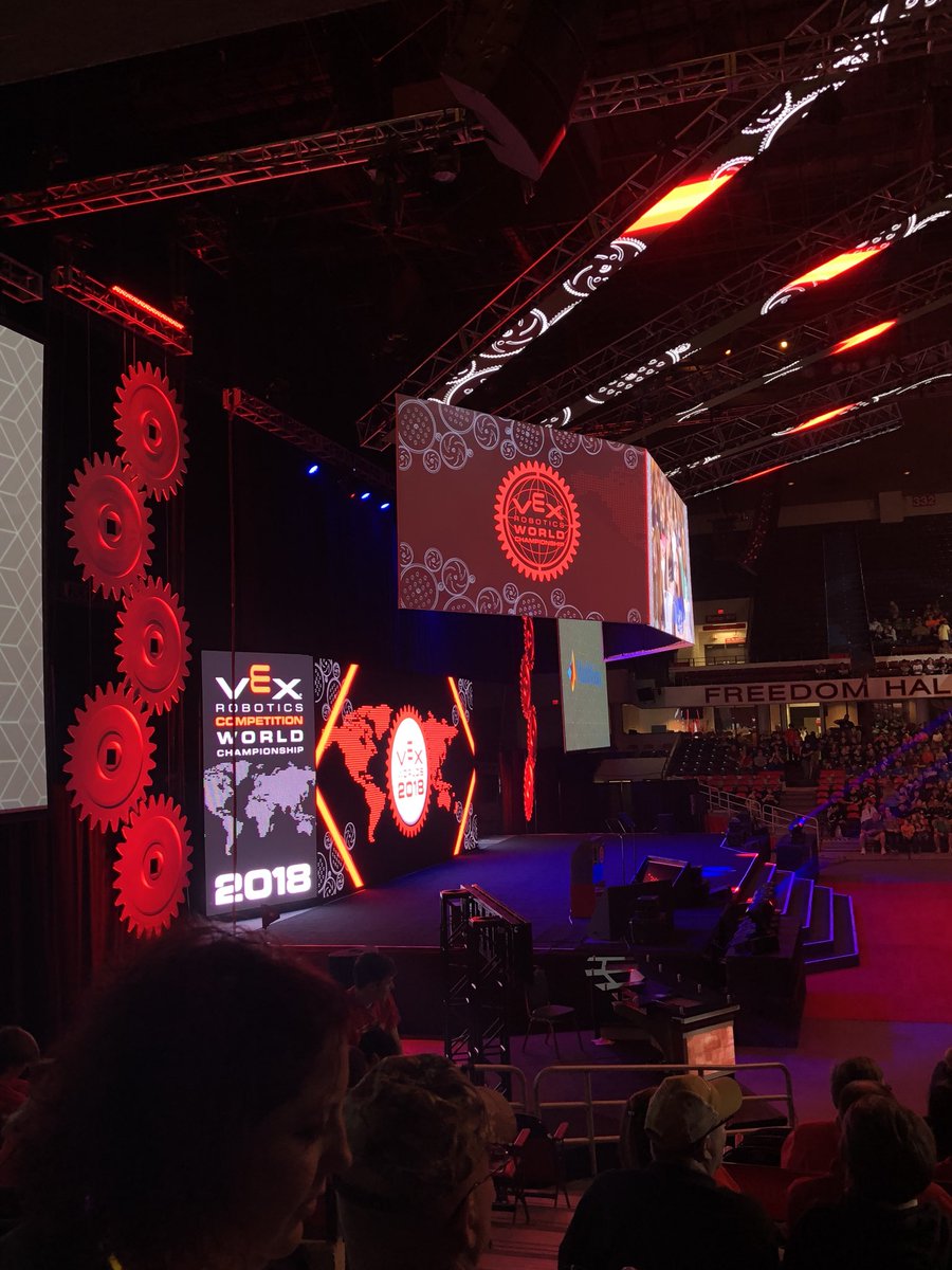 blissmc22's tweet photo. 2018 Vex Worlds Robotics Championship in Louisville, Kentucky #fjhrobotics #STPPSProud https://t.co/KpTiHo637g