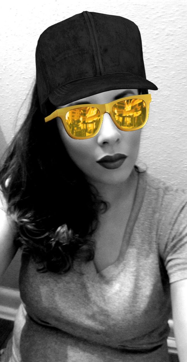 TrUeCriMeTaRoT's tweet image. #snapchatselfie #GANGSTA #goldframes #filterfun