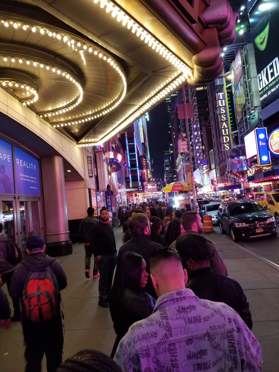 DobaDarris's tweet image. The line to #BBKings for the @MYAPLANET9 #Throwbackparty...