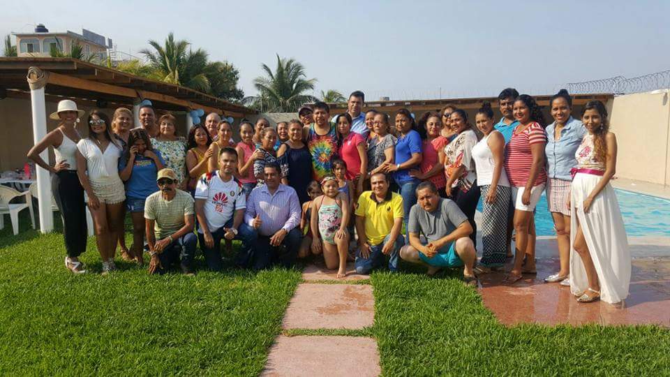 DanielMezaLoeza's tweet photo. Tengo la bendición de cumplir un año más de vida, ¡Gracias a Dios!. 

Agradezco a mi familia y amigos que no han dejado de festejarme de manera sorpresiva durante el día. 

Le doy gracias a Dios por otro año más de vida y por la hermosa familia y amigos que me ha dado la vida. https://t.co/uoAWyPhiCJ
