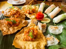 hoiantraveltips's tweet photo. Hoi An is the food capital of Vietnam and as you walk around it, your stomach will begin to rumble from the aroma of delicious Vietnamese dishes that fill the air. https://t.co/ln82gqd68Z