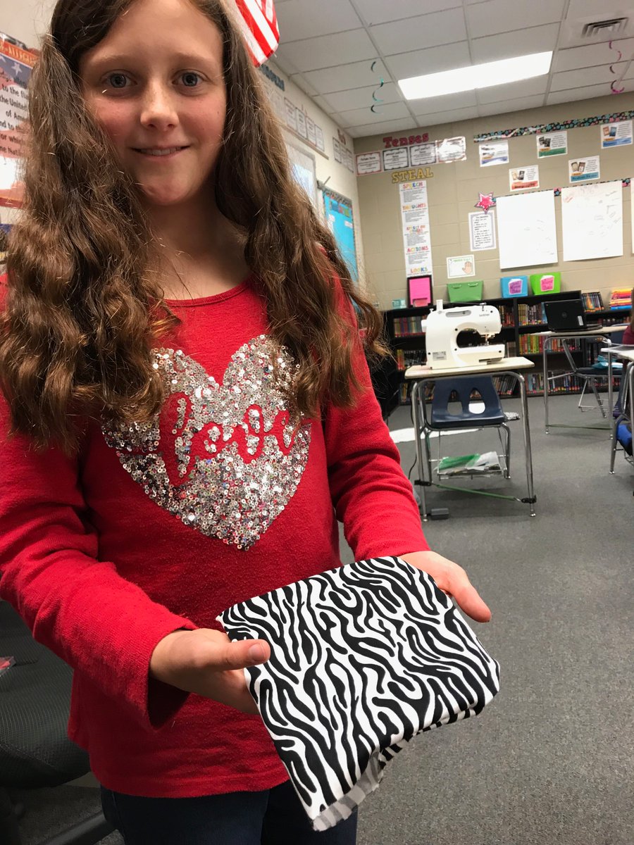 FoxK_98's tweet photo. #385edchat  This is @MrsCReading  classroom.  They are having Genius Hour! https://t.co/wzDbs2XG7j