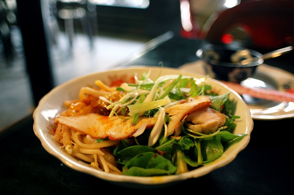 hoiantraveltips's tweet photo. Hoi An is the food capital of Vietnam and as you walk around it, your stomach will begin to rumble from the aroma of delicious Vietnamese dishes that fill the air. https://t.co/ln82gqd68Z