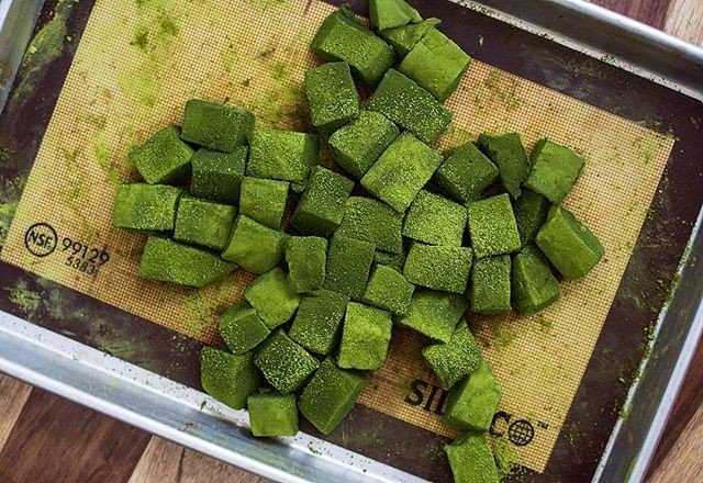 hello_matcha's tweet photo. Matcha dusted warabi mochi!
.
📷 @mariozeats .
Indulge in your own Premium Matcha today. Visit link in our bio to learn more! 🍵 🙏
.
.
.
.
#hellomatcha #matcha #抹茶 #zen #tea #teatime #healthyliving #superfood #instafood #foodstagram #foodies #foodp… https://t.co/PqbTixLYJZ https://t.co/DeqxyQVFjv