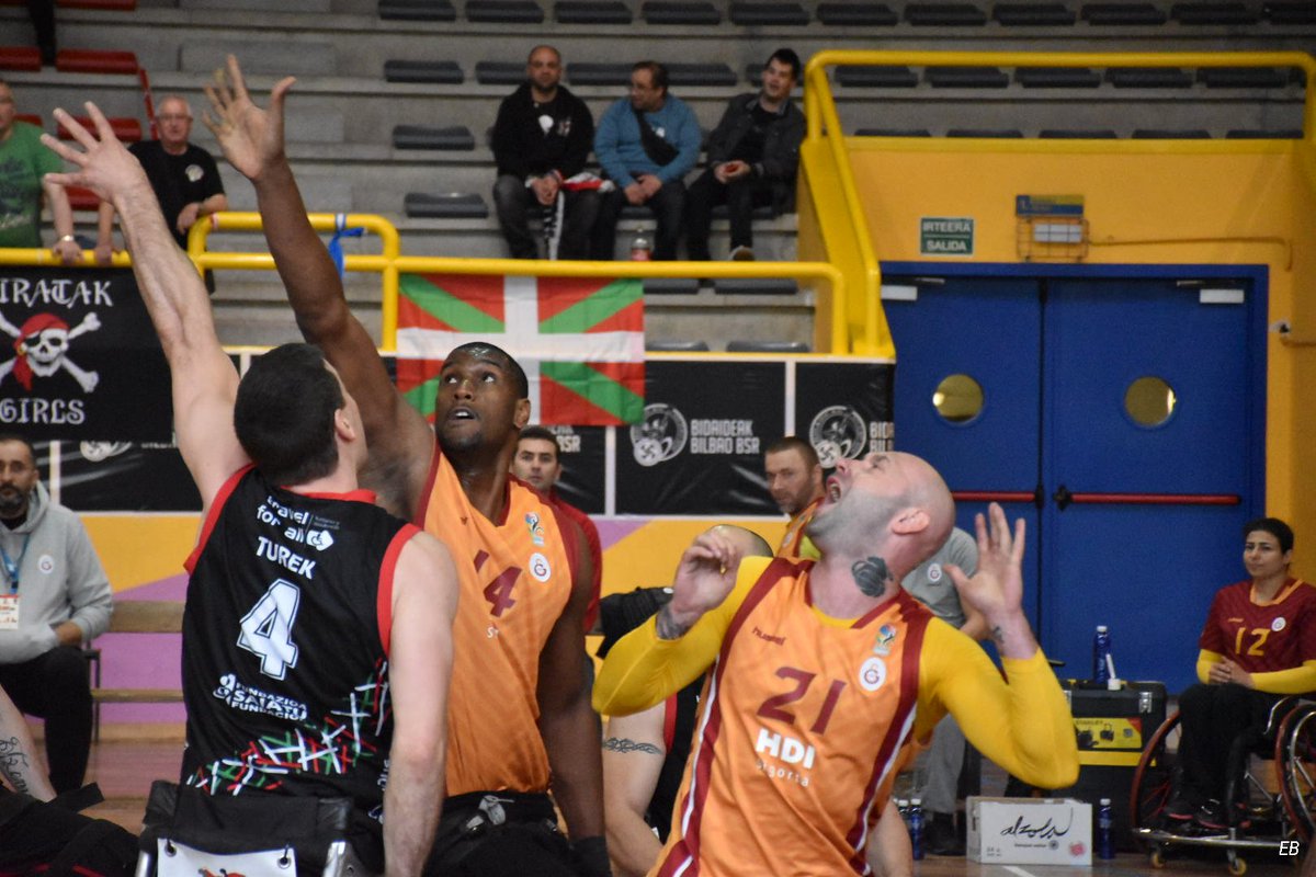 juanbilbo's tweet photo. Gran victoria de @BilbaoBSR ante uno de los grandes del BSR europeo como es el Galatasaray (80-77) 
1° de Grupo.
💪👍🏀Zorionak!!
A la espera del rival para las semifinales de esta tarde en Txurdinaga, 17.30h. 
@BilbaoEF2018 @FEDEDDF @IWBFEurope
Fotos @expebasket https://t.co/JEsCfTXGbU