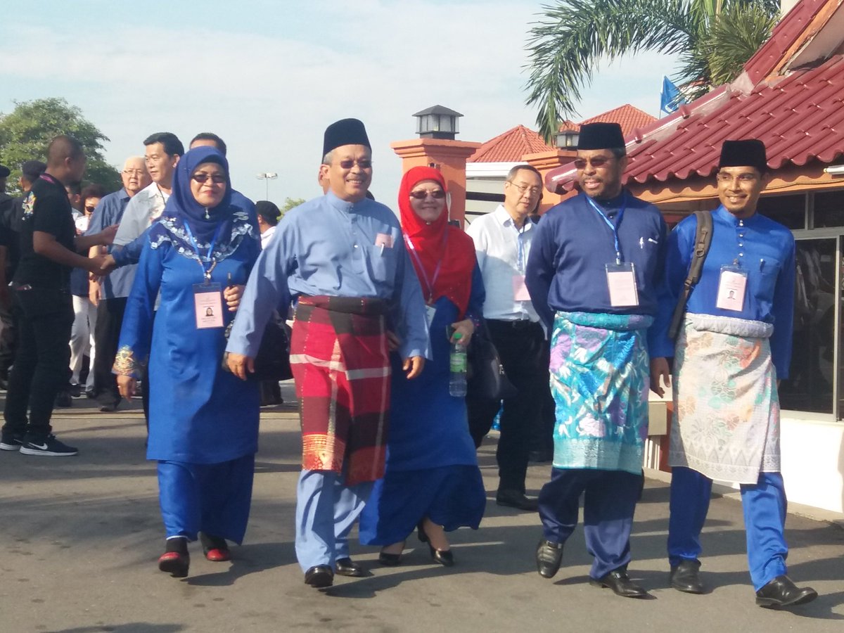 Norafiz53512770's tweet photo. PENAMAAN CALON PRU 14.
#HebatkanNegaraku
#KamiPilihBiru
#BNPerak https://t.co/UeriXZrUc5