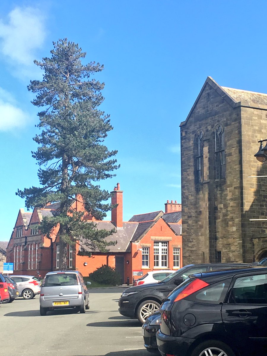 Good morning Bangor!! A warm welcome to all the students here on an applicant visit Day! It’s going to be beautiful day today!
#UCASvisitday #togetherbangor #bangor2018 #mybangor #DigitalAmbassadors