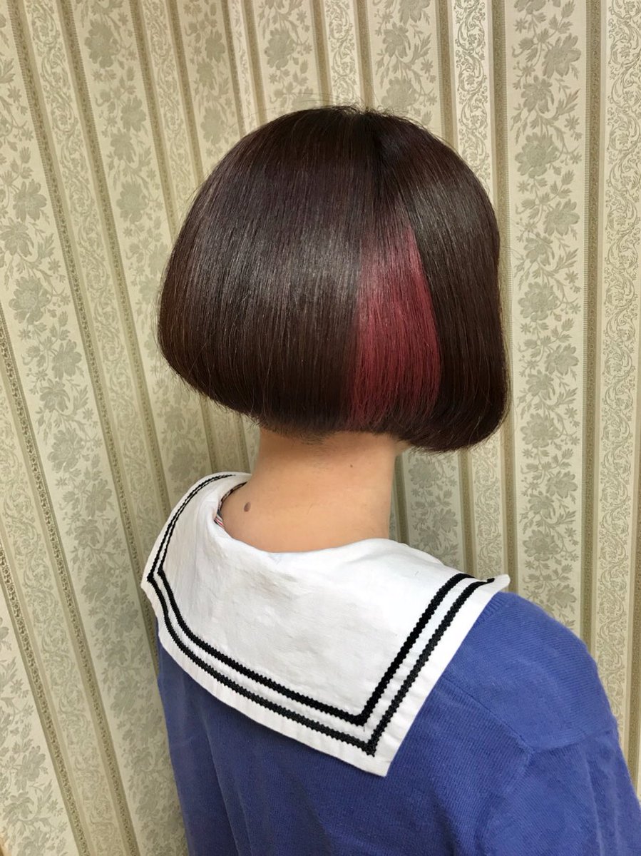 シャンテグラム در توییتر ヘアスタイル紹介 赤味のあるブラウンに 燻んだピンクレッドのインナーカラー 襟足を刈り上げ て 甘くなりすぎない前下がりショートボブのスタイルです シャンテグラム در توییتر ヘアスタイル紹介 赤味のあるブラウンに 燻んだピンクレッドのインナーカラー 襟足を刈り上げ て 甘くなりすぎない前下がりショートボブのスタイルです
