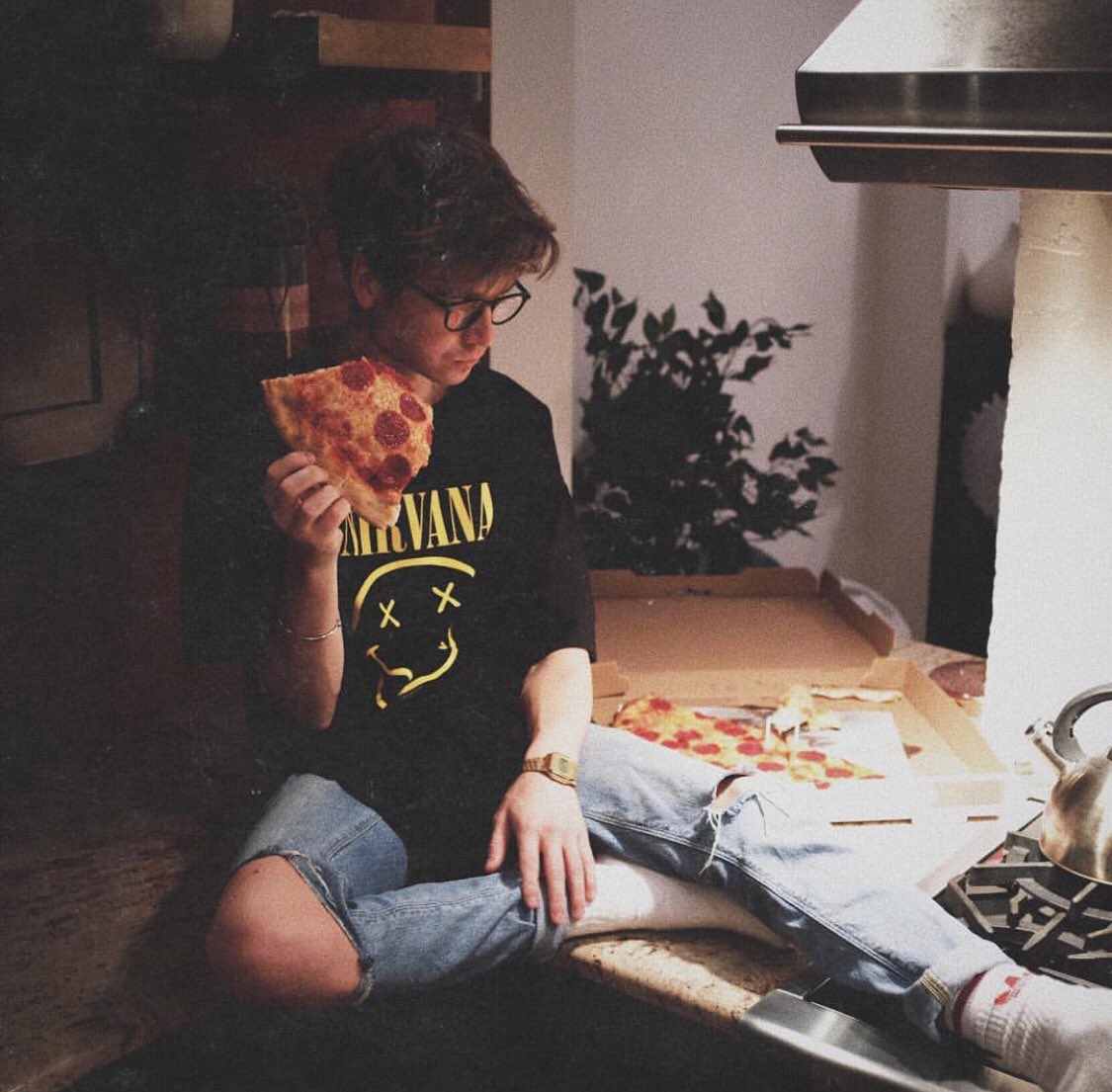Taking a break from looking online at places to eat the good stuff 🍕
