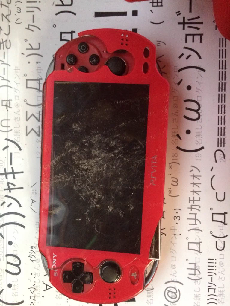 友達がPSVITAを壊す！しかし1RTにつき10円払ってくれるらしいｗｗｗ