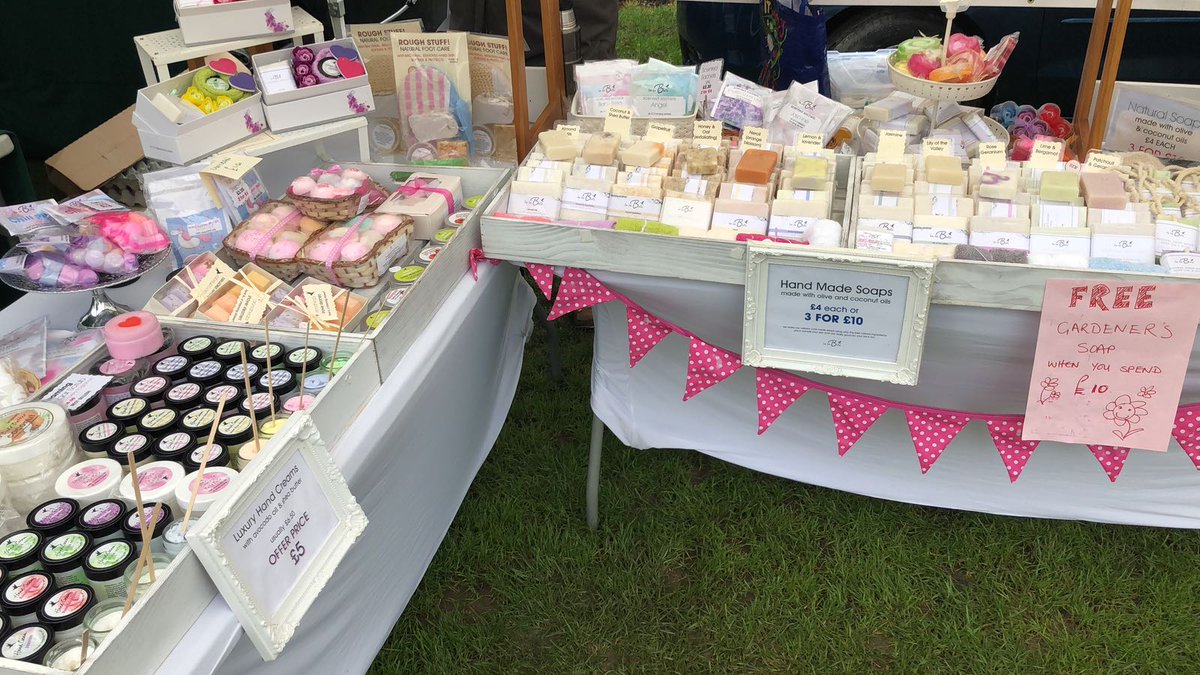 Keeplocalevents's tweet photo. #Knockholt #farmersmarket TODAY until 1pm at @CoolingsGC TN14 7NN with @CrumbsBrewing @ChalkHillsBaker @louloubellauk @SevenoaksCandle #localproduce #renhurstfarm butcher #bromley #sevenoaks https://t.co/3gMT5XLmxO