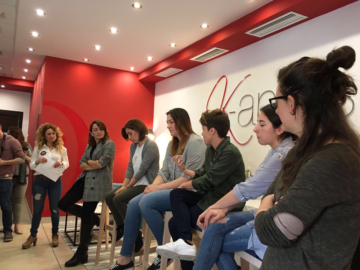 VeroCastilloTV's tweet photo. Cocineras con ganas, ilusión y sentimientos! Disfrutando de las jornadas “Sabor i Tradició” #SIT2018  @imiravet @recetarecuerdo @Bego_LASALITA @K_anros_Rest @LienzoVlc @2estaciones2 @LaFerreraRest @ecervero @CasaCarminaVLC https://t.co/3xpoosRFYf