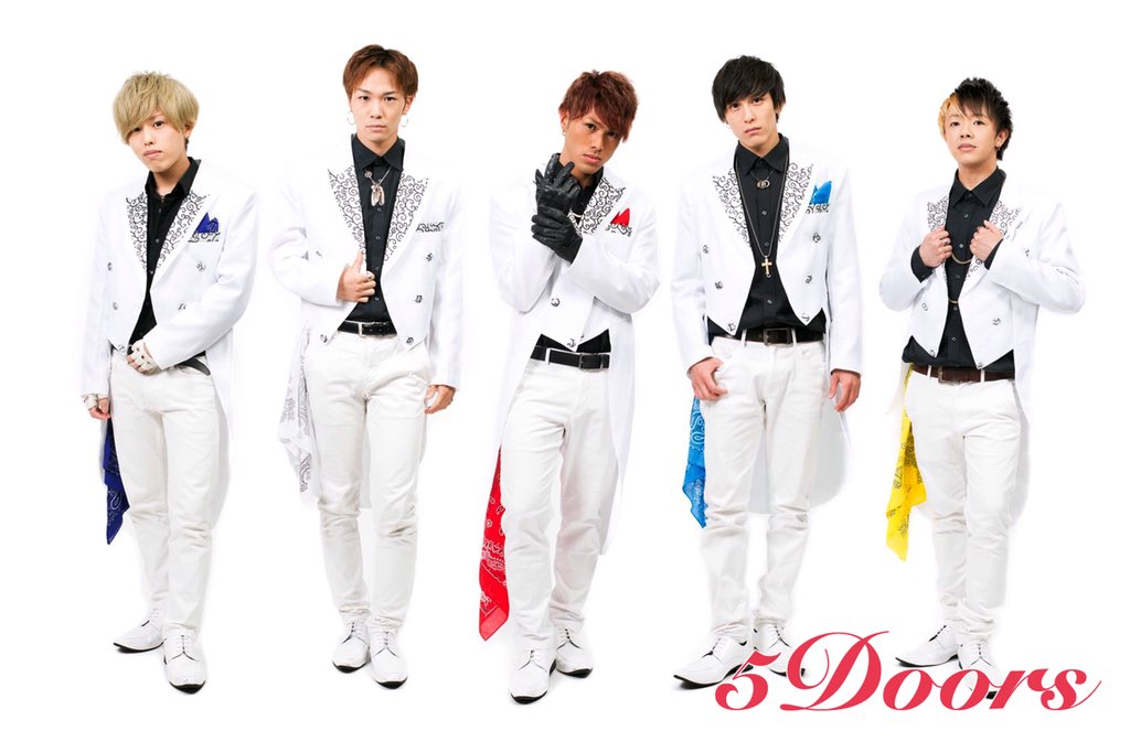 5Doors_Official's tweet photo. 【５Doorsライブ情報】

4/30@渋谷 ATOM Tokyo
予約 3500円＋D 当日4500円＋D
出演 16:15〜16:30
物販 16:55〜17:55

※物販ではハグチェキ等いろんなチェキが撮れます♪

★ご予約はDMで承ります♪
★ブロマイド＆ランダムチェキ絶賛発売中！

#5Doors
#メンズアイドル
#イケメン
#ライブ
#渋谷 https://t.co/oKzatjWL7k