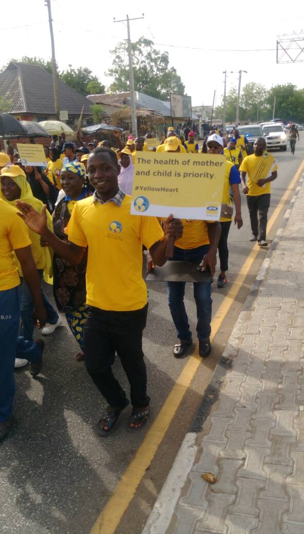 fadeyiolayinka's tweet photo. The streets of Niger State is buzzing with an avalanche of women, mothers and men who have come out in their large numbers to embrace and participate in the #WalkForLife campaign to keep fit. Maternal and Infant mortality must be kicked out!!! #YellowHeart is #ereToCare https://t.co/oX5cdBmbUh