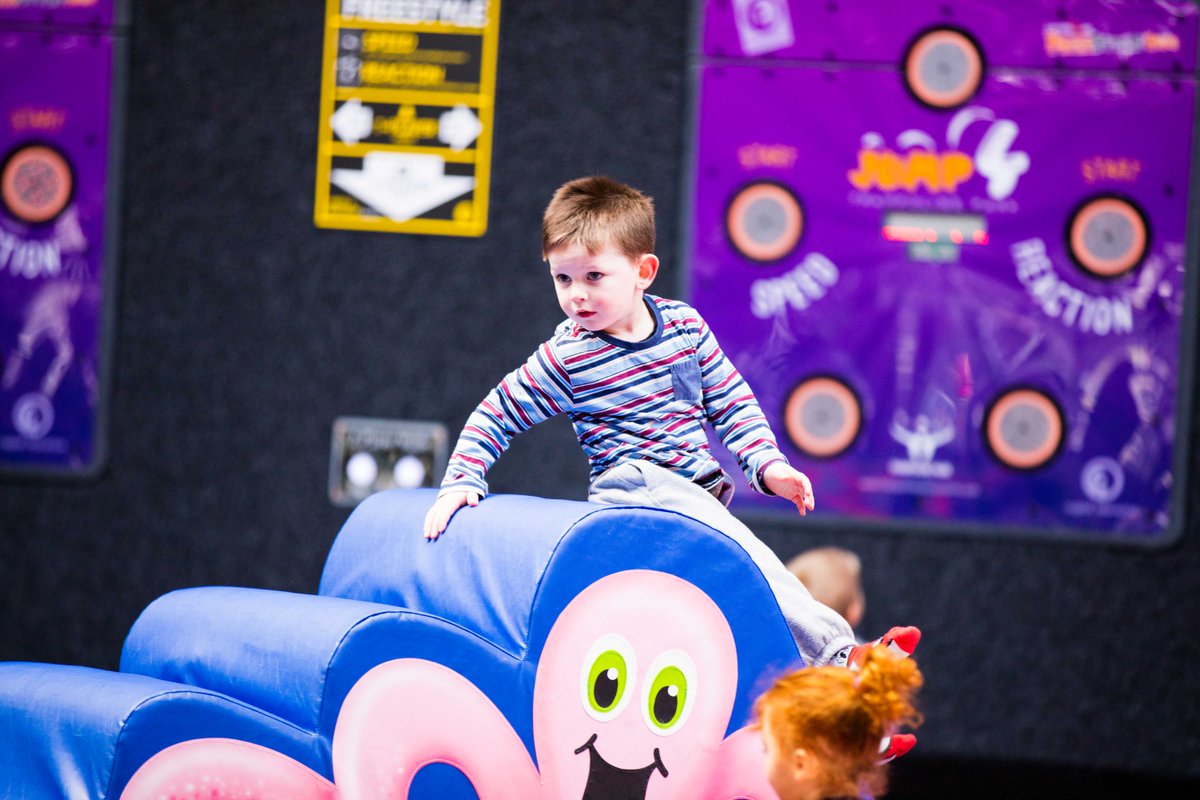 Looking for some ideas to tire your little ones out?! How about our Little Jumpers sessions? Under 5s can have a fantastic time bouncing on our trampolines, building fitness, flexibility, strength and co-ordination. ht.ly/l8uB30jB3GB