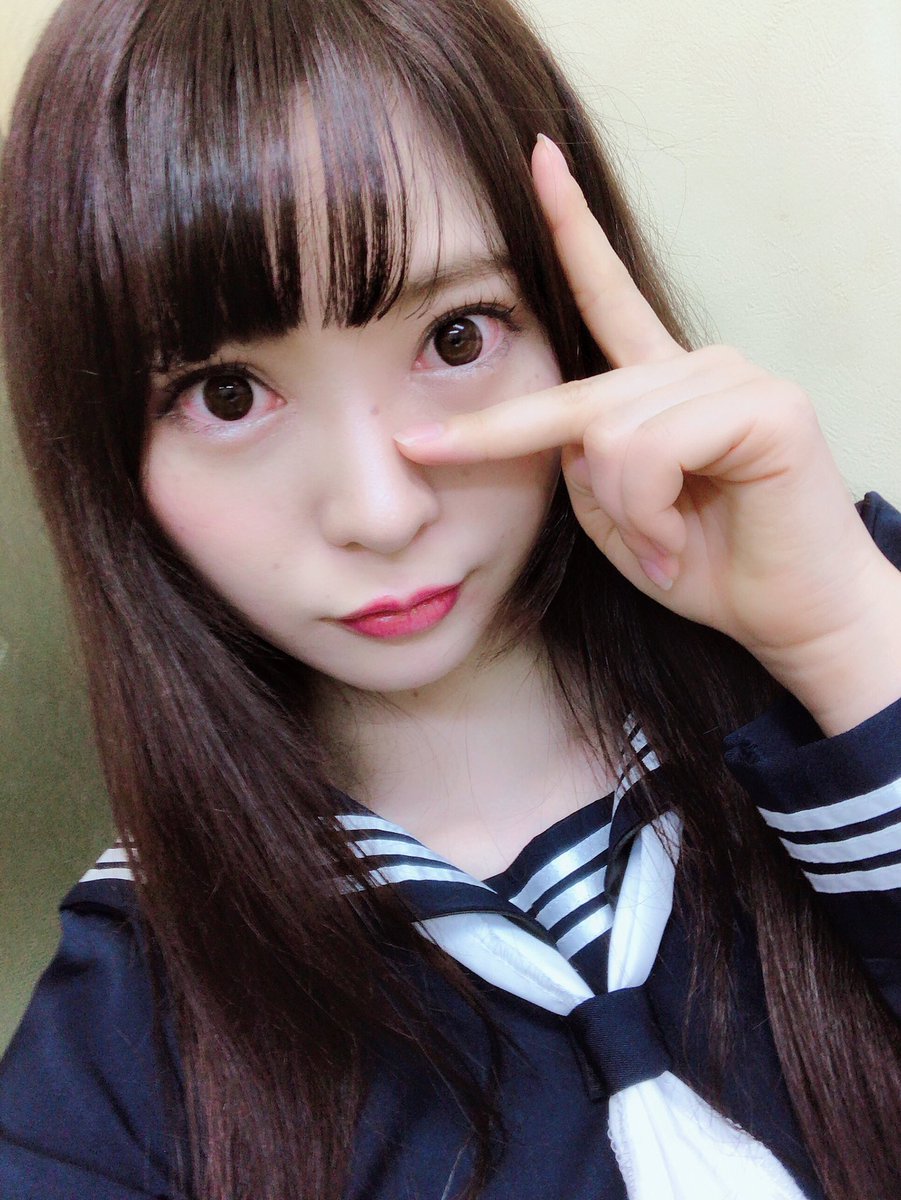富士書店千代田店さんでのイベント終了しました〜！！✨

みなさんありがとうございました☺️💓💓たのぴかった✨

今日のコスプレはセーラー服でありましたよん( ˆoˆ )🎵ちょいワルJK？？

次は16時から富士書店本店さんです！暑いから水分補給して気をつけて来てね！お待ちしてます😽