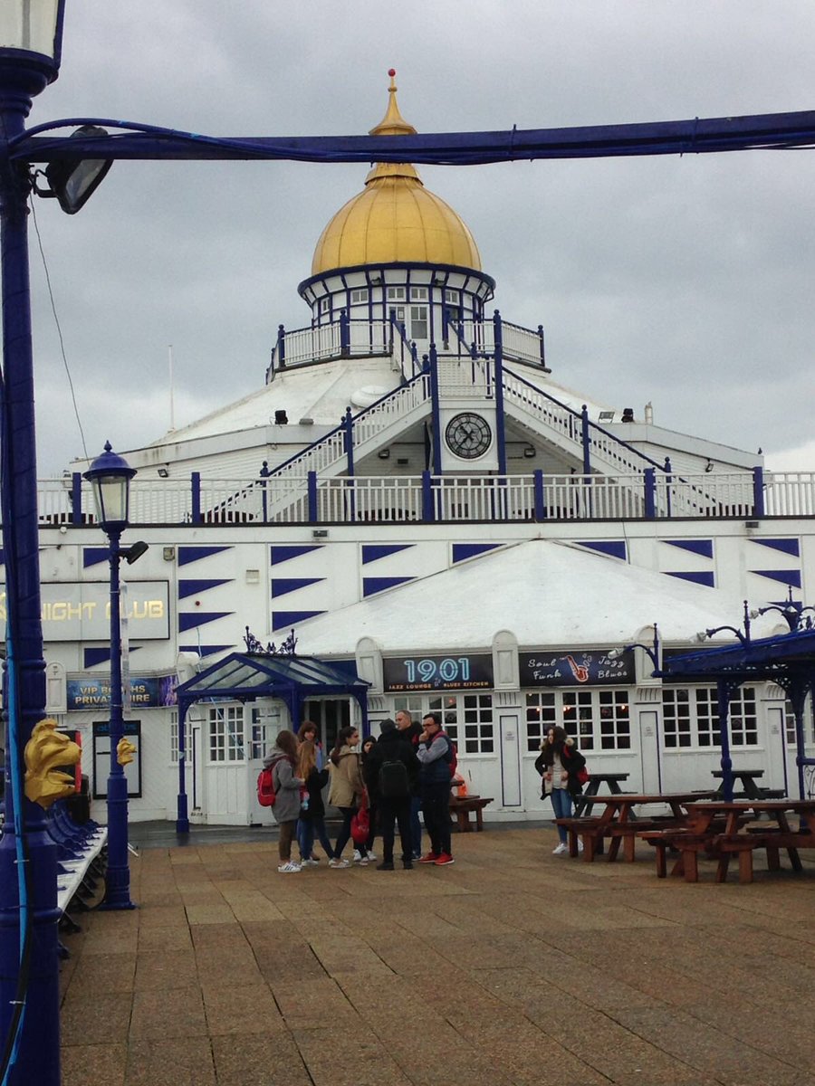 VReinaGijon's tweet photo. Ayer tuvimos una visita a Esstbourne pasada por agua. #VR #VRontour #ponteencamino @Ebourne_co_uk @VisitEastbourne https://t.co/WZBslM9KVY