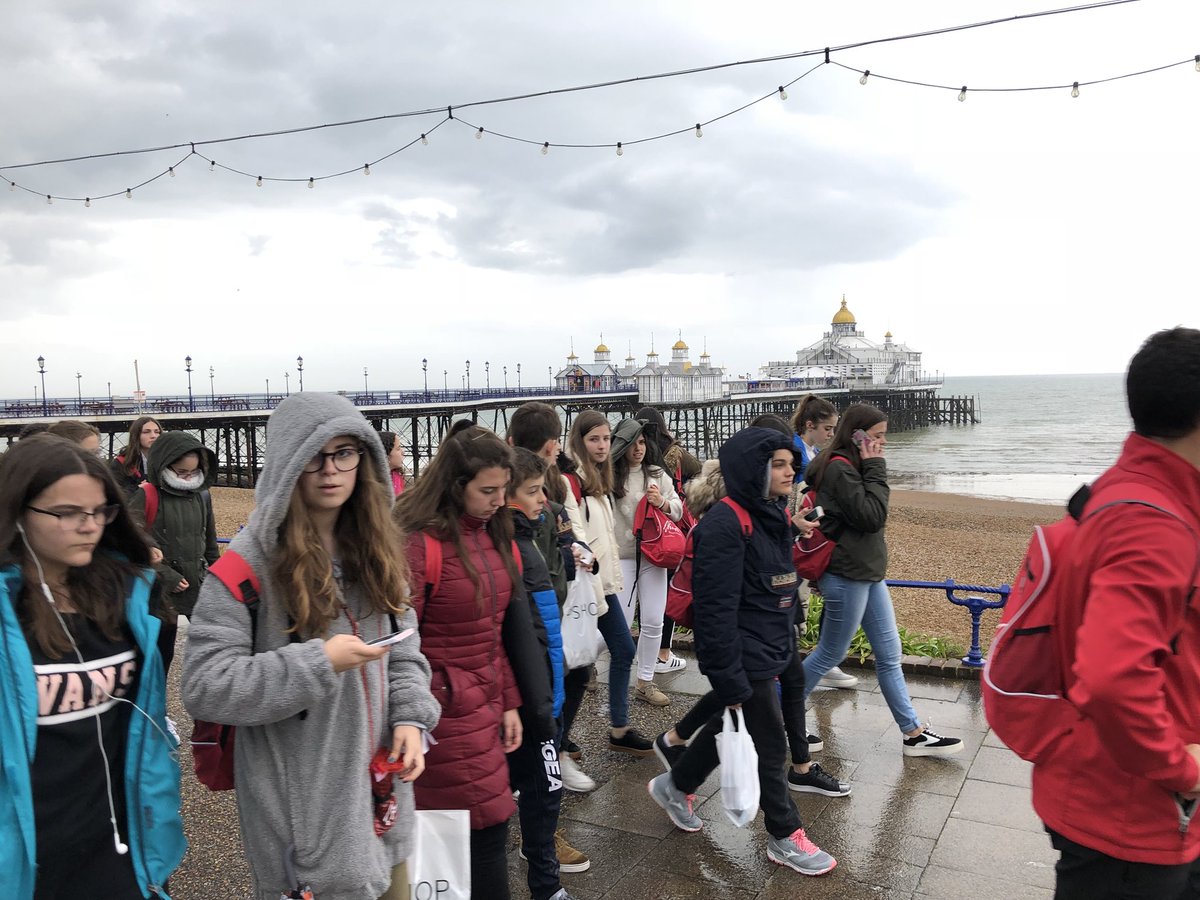 VReinaGijon's tweet photo. Ayer tuvimos una visita a Esstbourne pasada por agua. #VR #VRontour #ponteencamino @Ebourne_co_uk @VisitEastbourne https://t.co/WZBslM9KVY