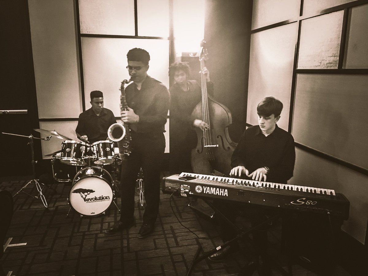 evolveatl2016's tweet photo. Swinging at @ gig on the SouthSide! https://t.co/eaAolx7ihI