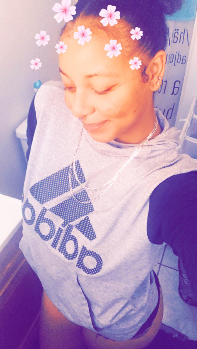 teddieboo_'s tweet image. Thank you Twitter for not making me awkwardly crop my photo. 😂😂
#instaproblems
#babyhairs 
#wheresmyeyebrow