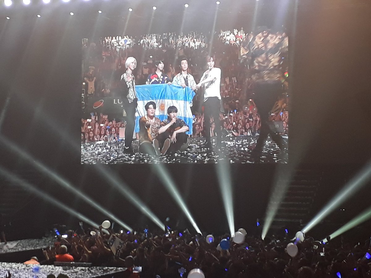 ele_vip's tweet photo. #GraciasSuperJunior gracias por viajar 30 horas, gracias por darlo todo son unos grandes los amo con todo el corazón #neverforgetus https://t.co/XRXF7V1i4I