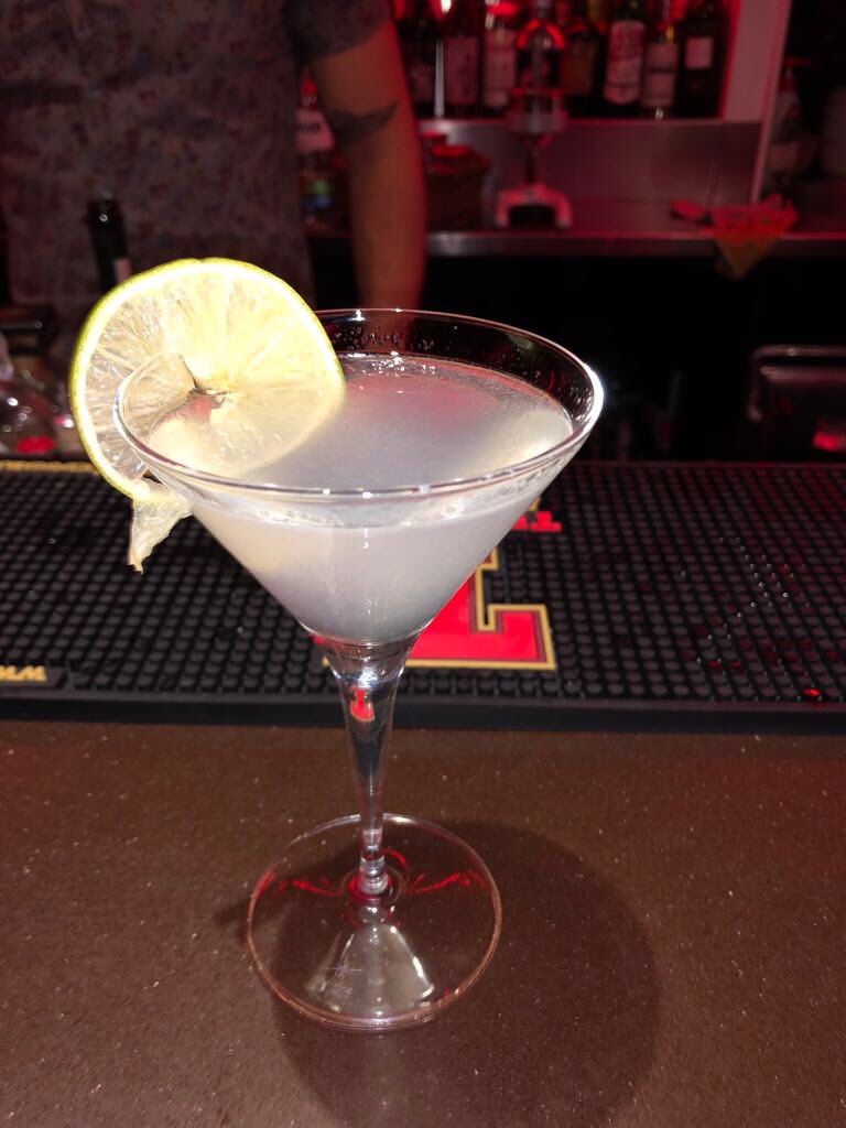k0sm666's tweet photo. Late night at Caffè Del Mare🥃🍸 #aviationcocktail #charliechaplinscocktail #campari #gin #nordes #france #international #iba #caffedelmare https://t.co/iAwQCK9HAs