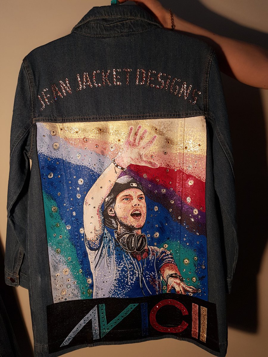 no1vintagegirl's tweet photo. The #avicii jacket by #jeanjacketdesigns fantasy portrait with full swarovski crystals will be auction at dj event donating to #aviciifamily #charity choice #equalfashionmagazine #dragonladyproductions #jameskennedy #djmaryjane #palomafaith #djenvy #DJHyo #ADGRMS #starkillers https://t.co/hAC2bL94Hl