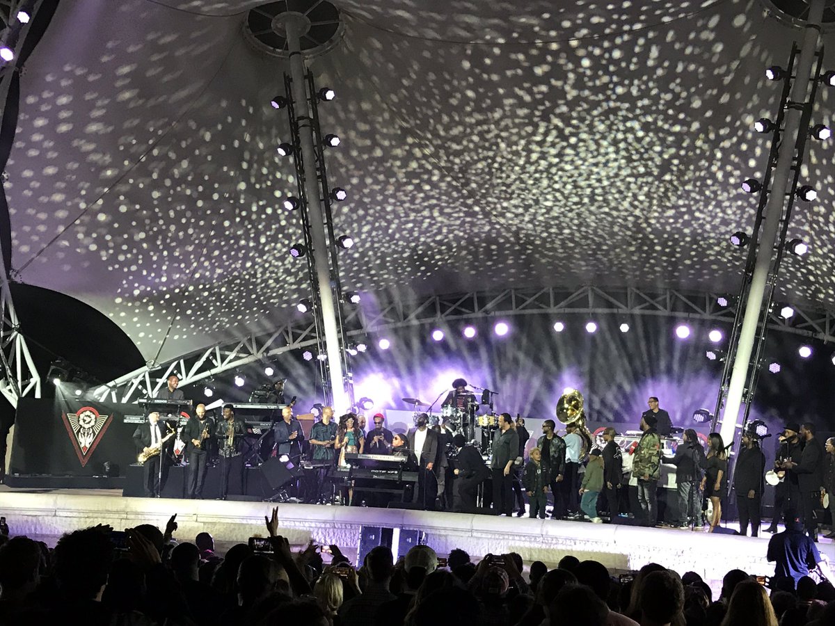 genemodeller's tweet photo. Amazing evening at the #ConcertForJustice celebrating the inspirational work of Bryan Stevenson and @eji_org with legendary artists including @common, @theroots, @Usher, and the incomparable @StevieWonder. https://t.co/fNHxPw9mis
