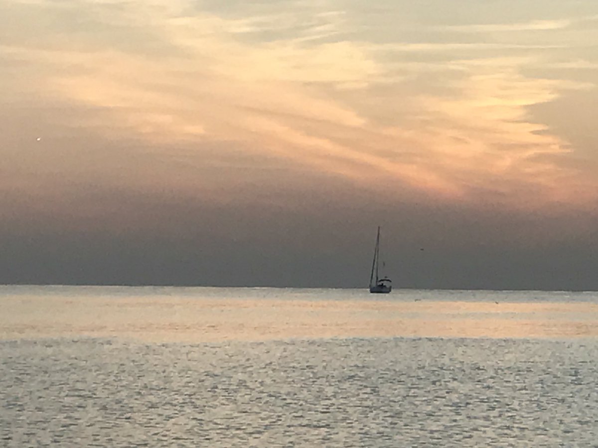 EstebanPerezsan's tweet photo. Amanece. https://t.co/sFaksc8klR