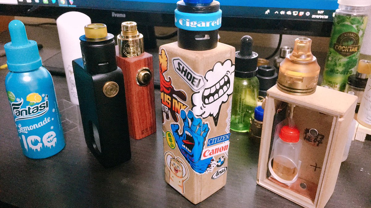 りょっくん Pa Twitter 昨日 眠れなかったのでシール貼り直してみた さらにカオスになって失敗した感が ステッカーチューンも難しいなぁ Vape初心者 ステッカーチューン