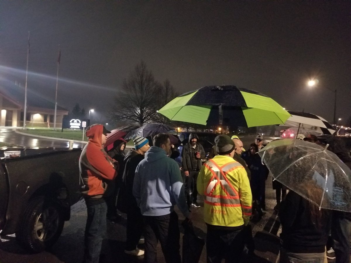OpseuLocal216's tweet photo. Standing up for what is right! #opseu Arrell Youth Centre lockout begins! https://t.co/wzF84OL9xA