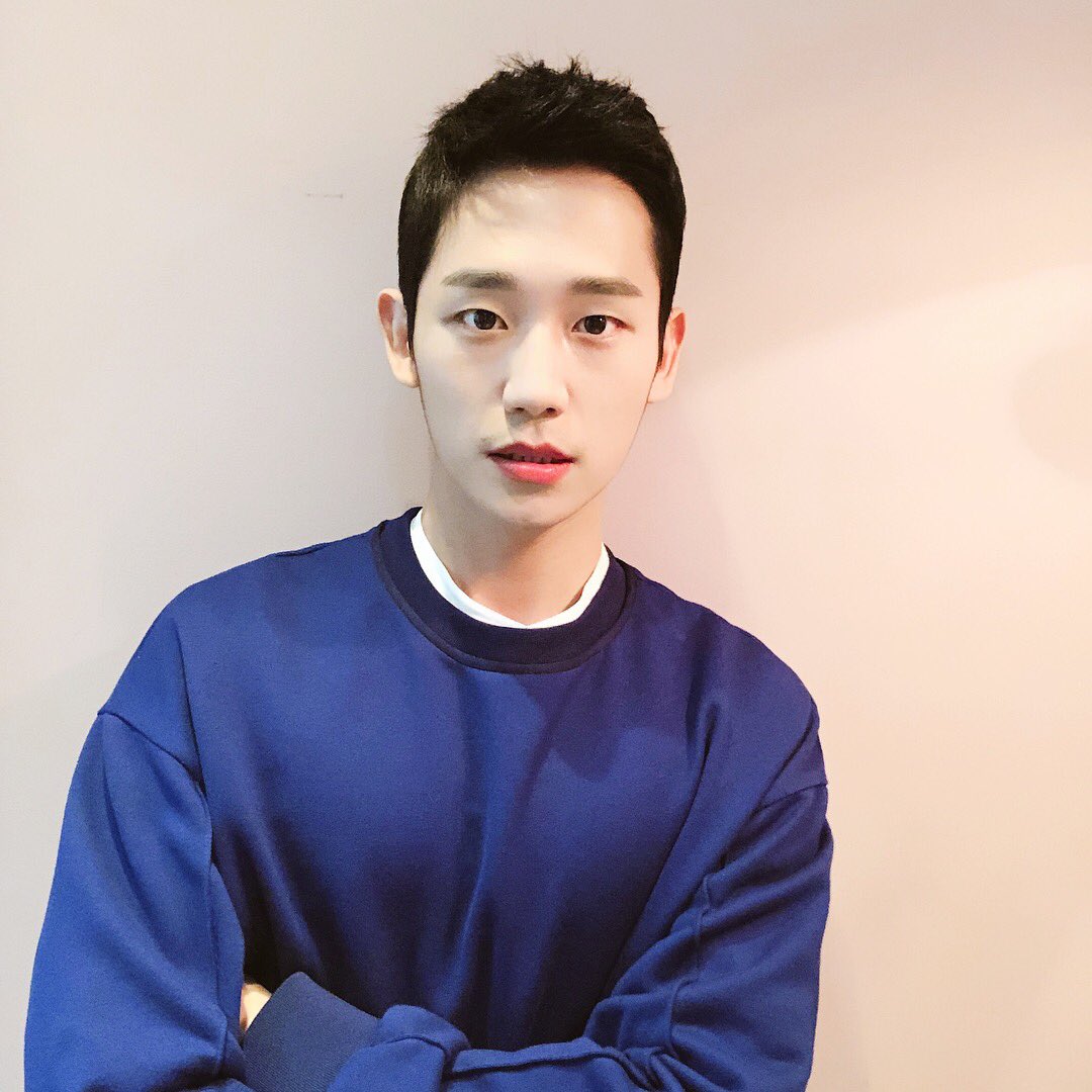 haeinholic0401's tweet photo. 핸스타그램 업뎃! 💕 #정해인 https://t.co/xlUCCa7UzV