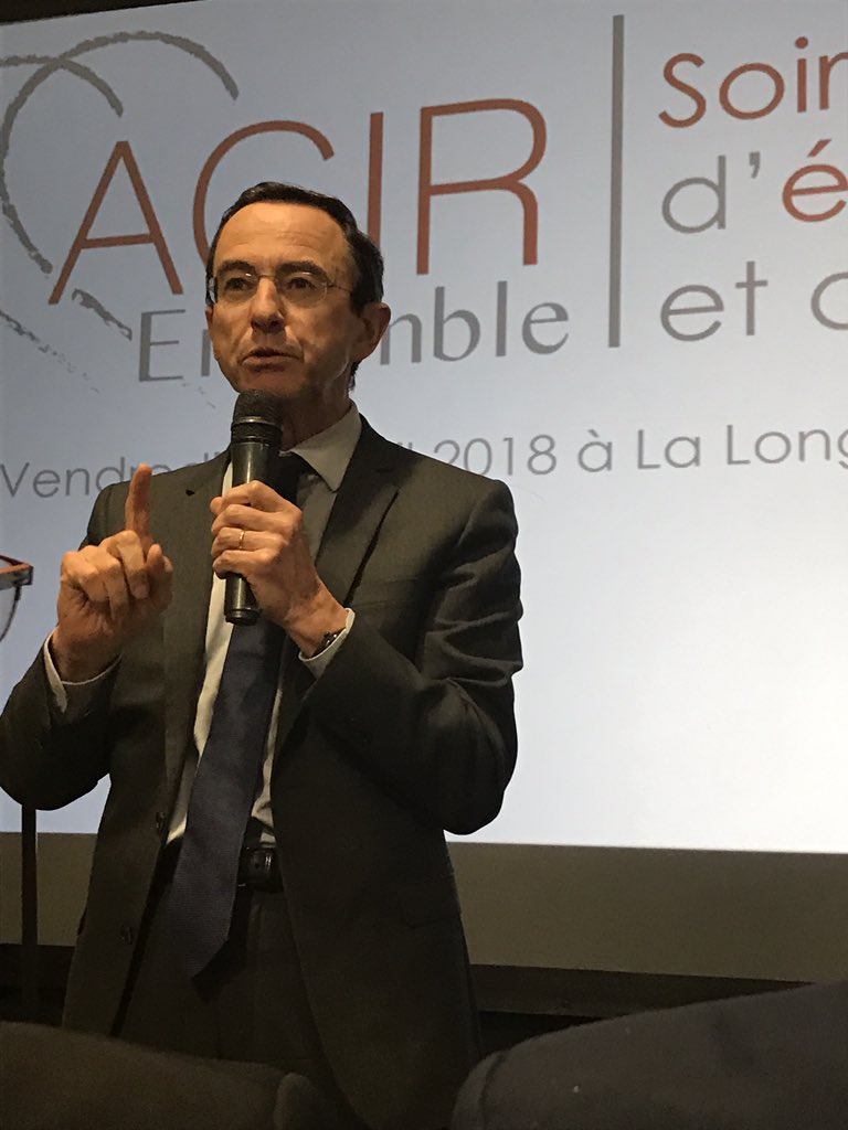 acharpentier85's tweet photo. #AgirEnsemble proposait une conférence sur notre territoire et son avenir, avec la participation de @DominiqueReynie. Une présentation intéressante et de nombreuses réflexions et perspectives pr nos territoires et en particulier la #Vendée dans ce monde toujours plus décentralisé https://t.co/FKHUfHoVtJ