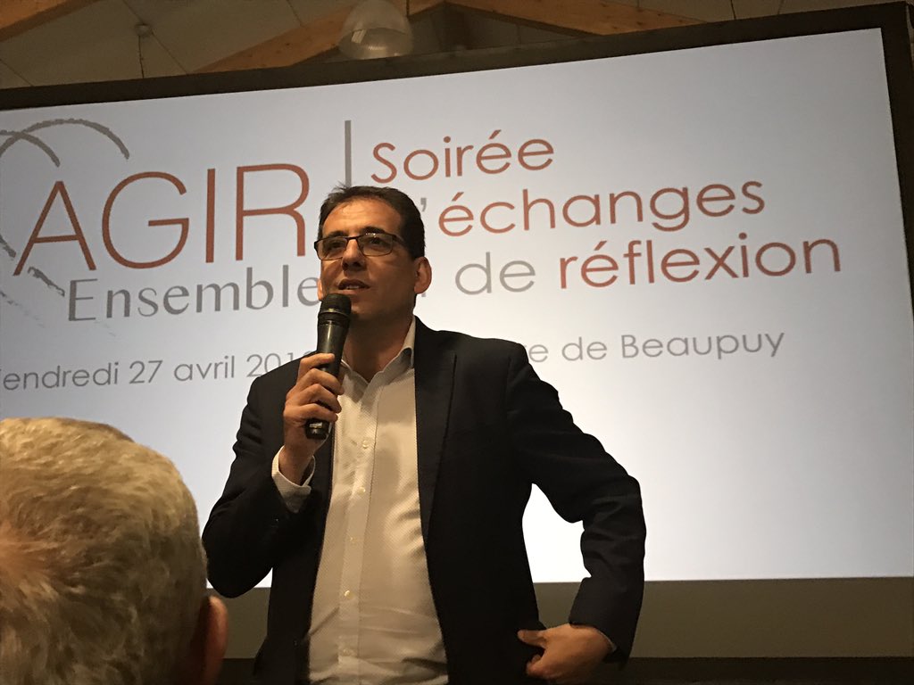 acharpentier85's tweet photo. #AgirEnsemble proposait une conférence sur notre territoire et son avenir, avec la participation de @DominiqueReynie. Une présentation intéressante et de nombreuses réflexions et perspectives pr nos territoires et en particulier la #Vendée dans ce monde toujours plus décentralisé https://t.co/FKHUfHoVtJ