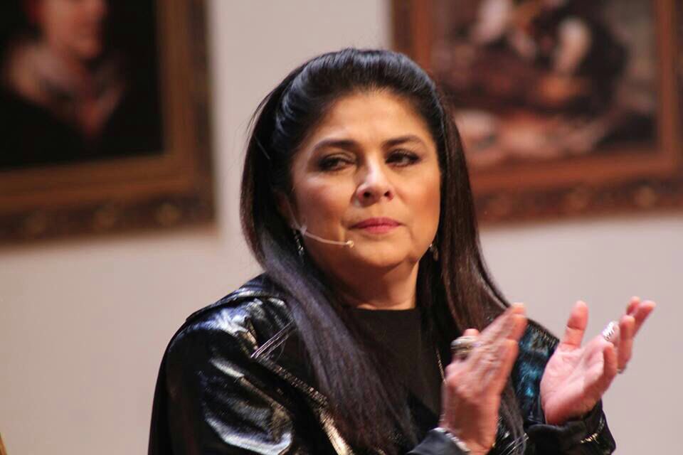 cecyjarquin_'s tweet photo. La Queen cuándo ve a su BFF con otra😭💔okno!! Jajajaja
@victoriaruffo31 @MaribelGuardia la Queen en la puertita viendo nomas!! No se pero tienen que subir foto o video jajajaja para calmar al Team #RuffoGuardia 👭 https://t.co/oDwdvqBU6P